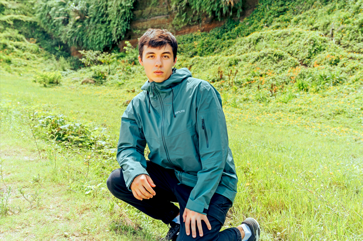 PORLITE sample jacket worn outdoors