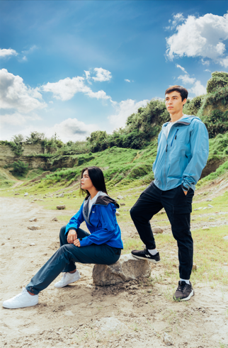 Hwafune mountaineering jackets — breathable, water-repellent, durable Man and woman wearing Hwafune mountaineering jackets in outdoor climbing scene